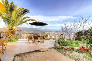 Outdoor dining - Vrbo Property (AJACCIO)