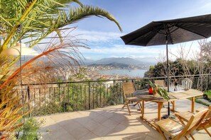 Outdoor dining - Vrbo Property (AJACCIO)