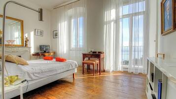 5 habitaciones, cuna de viaje y wifi gratis