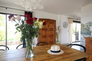 Dining - Vrbo Property (MONTICELLO)