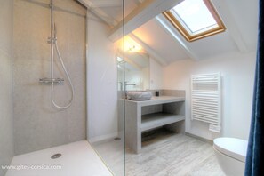 Bathroom - Vrbo Property (Figari)