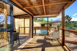 Outdoor dining - Vrbo Property (VENACO)