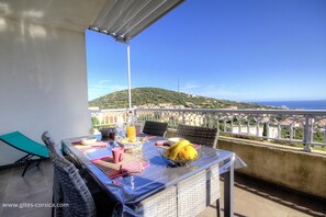 Outdoor dining - Vrbo Property (L'ILE ROUSSE)