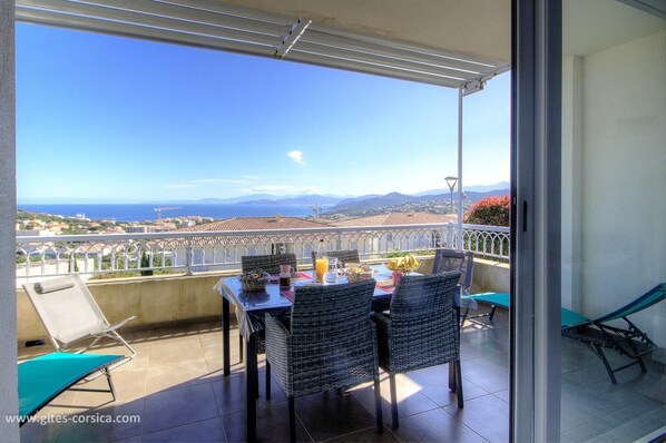 Outdoor dining - Vrbo Property (L'ILE ROUSSE)