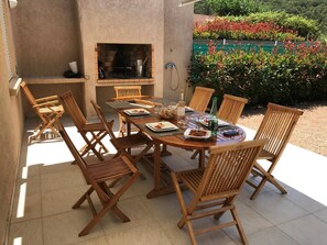 Outdoor dining - Vrbo Property (TIZZANO)