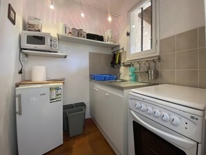 Private kitchen - Vrbo Property (LUMIO)