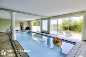 Indoor pool, a heated pool - Santa Giulia - SOLENZARA (SOLENZARA)