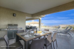 Outdoor dining - Vrbo Property (SOLENZARA)