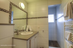 Bathroom - Vrbo Property (SOLENZARA)