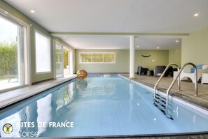 Indoor pool, a heated pool - Santa Giulia - SOLENZARA (SOLENZARA)
