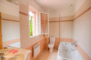 Bathroom - Vrbo Property (POGGIO MEZZANA)