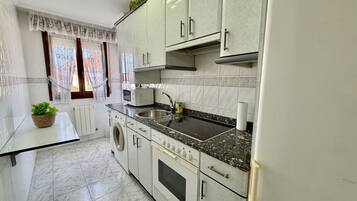 Fridge, microwave, oven, coffee/tea maker