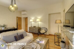 Living area - Vrbo Property (BONIFACIO)