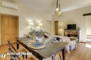 Dining - Vrbo Property (BONIFACIO)