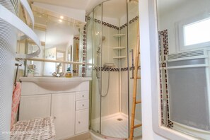 Bathroom - Vrbo Property (POGGIO MARINACCIO)