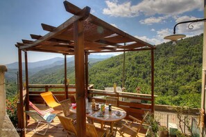 Outdoor dining - Vrbo Property (POGGIO MARINACCIO)