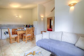 Living area - Vrbo Property (FIGARI)