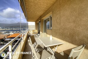 Outdoor dining - Vrbo Property (PROPRIANO)