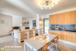 Dining - Vrbo Property (COTI CHIAVARI)
