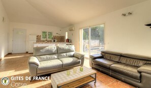 Living area - Vrbo Property (SAINTE LUCIE DE PORTO VECCHIO)