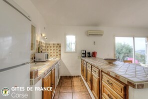 Private kitchen - Vrbo Property (SAINTE LUCIE DE PORTO VECCHIO)