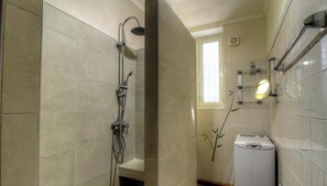 Shower, hair dryer - Casa Cataronu 1 - LEVIE (LEVIE)