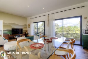 Dining - Vrbo Property (SAINTE LUCIE DE PORTO VECCHIO)