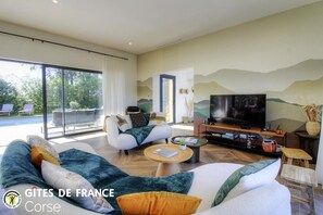 Living area - Vrbo Property (SAINTE LUCIE DE PORTO VECCHIO)
