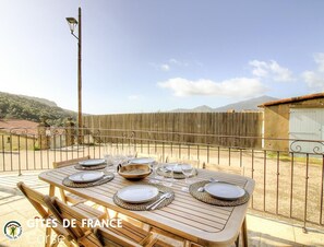 Outdoor dining - Vrbo Property (VICO)