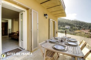 Outdoor dining - Vrbo Property (VICO)
