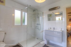 Bathroom - Vrbo Property (CARGESE)