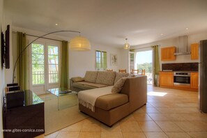 Living area - Vrbo Property (MURO)