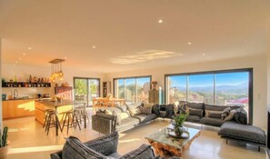 TV - Villa Rocher - SAINTE LUCIE DE PORTO VECCHIO (SAINTE LUCIE DE PORTO VECCHIO)