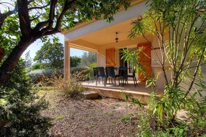 Outdoor dining - Vrbo Property (SAN GAVINO DI CARBINI)