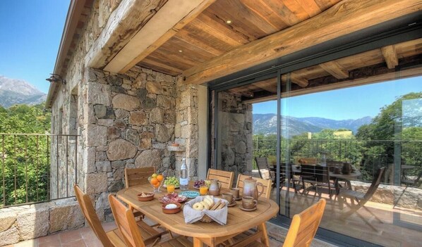 Outdoor dining - Casa Scaledda - BOCOGNANO (BOCOGNANO)