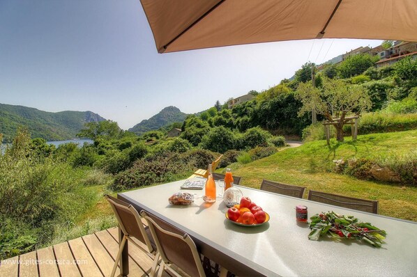 Outdoor dining - Vrbo Property (TOLLA)