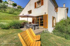 Outdoor dining - Vrbo Property (TOLLA)