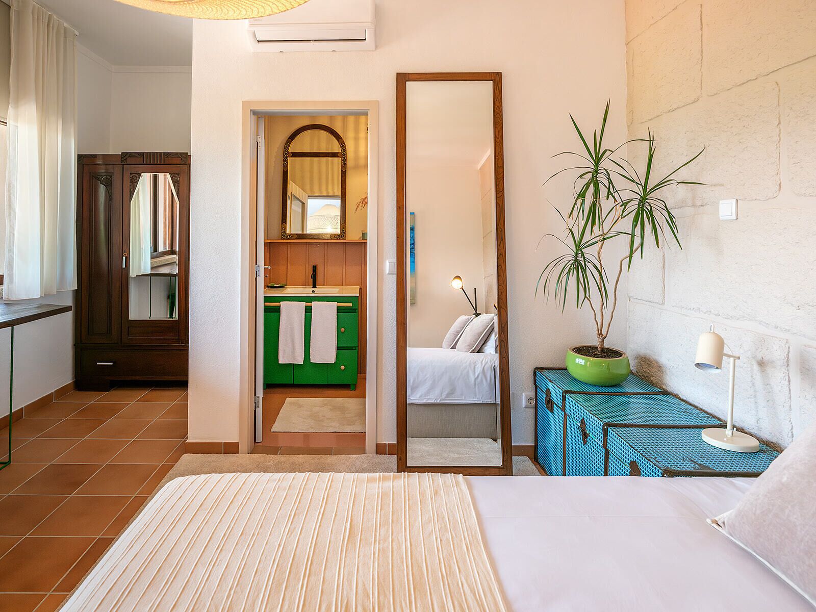 Blackout curtains, soundproofing, iron/ironing board, free WiFi