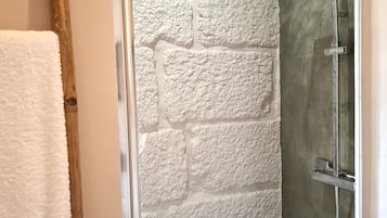Family Studio, Garden View | Bathroom
