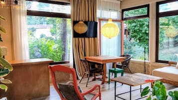 Superior Studio, Partial Lake View | Living area