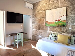 Blackout curtains, soundproofing, iron/ironing board, free WiFi - TAMACA nature (MARCO DE CANAVEZES)
