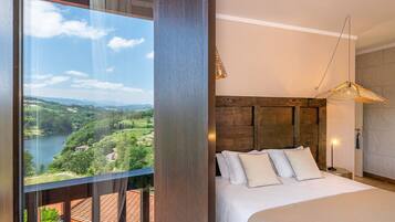 Deluxe Studio Suite, River View | Blackout drapes, soundproofing, iron/ironing board, free WiFi