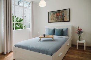 Room - Beautiful 1BR in the heart of Condesa featuring a spacious equipped kitchen, cozy TV lounge, full bathroom, washer, and comfortable bedroom. Sofa bed available for 1 child. Perfect for enjoying one of CDMX’s best neighborhoods. (Cuauhtémoc)