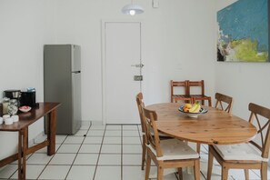 Dining - Beautiful 1BR in the heart of Condesa featuring a spacious equipped kitchen, cozy TV lounge, full bathroom, washer, and comfortable bedroom. Sofa bed available for 1 child. Perfect for enjoying one of CDMX’s best neighborhoods. (Cuauhtémoc)
