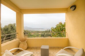 Terrace/patio - Vrbo Property (LUMIO)