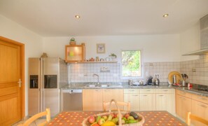 Private kitchen - Vrbo Property (LUMIO)