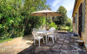 Outdoor dining - Vrbo Property (FOLELLI)