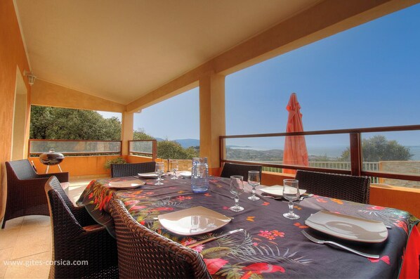Outdoor dining - Vrbo Property (VIGGIANELLO)