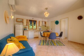 Living area - Vrbo Property (SPELONCATO)