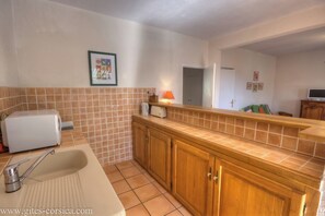 Private kitchen - Vrbo Property (MONACIA D'AULLENE)